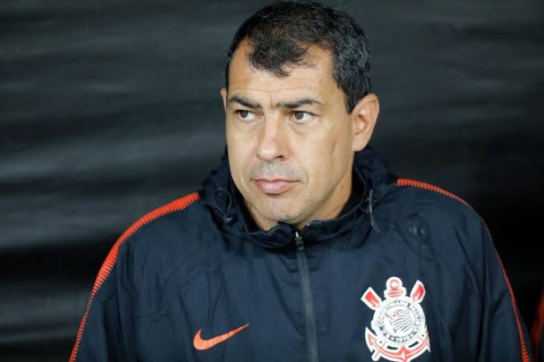 Bizarro Vazam Imagens Do Carille Assistindo O Jogo De Hoje