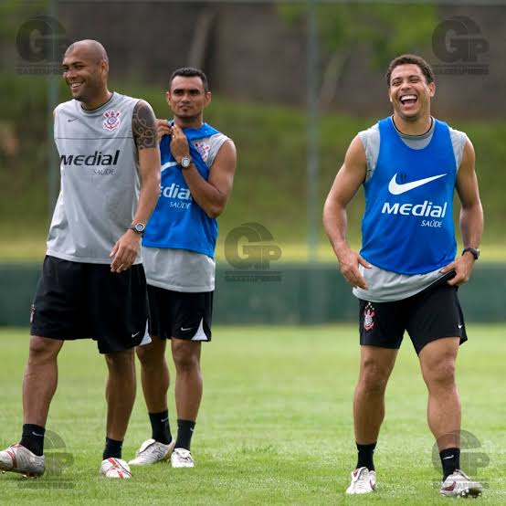 Esses caras sempre substituiram o Ronaldo no Corinthians