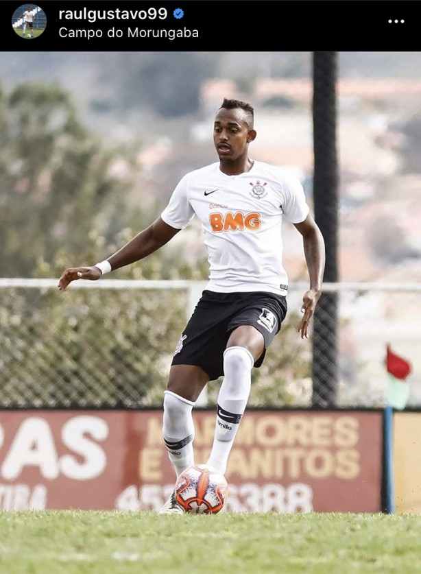 Zagueiro canhoto