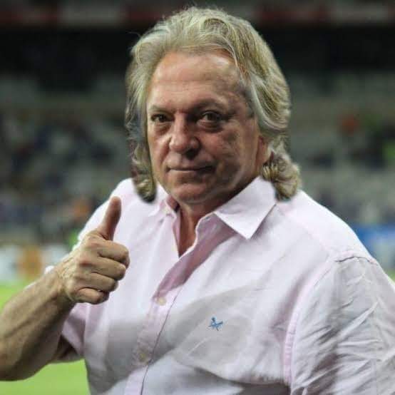 Novo t�cnico fechado