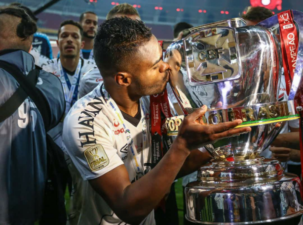 Ser� Nik�o a solu��o do Corinthians? Entenda