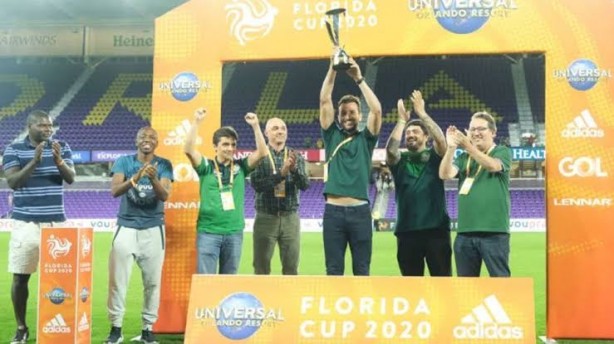 Porcada � engra�ada, olha o mondial desses piadas.