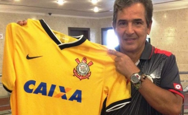 Eu sugeri o Jorge Luis Pinto, colombiano, por exemplo...