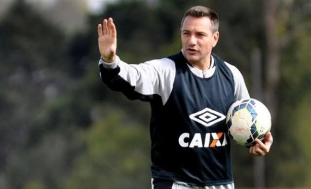 Qual a opinião de vocês sobre o Doriva auxiliar técnico do ...