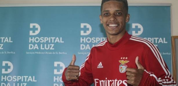 Pedrinho est de sada do Benfica, e Corinthians deve receber mais de R$ 12 milhes.