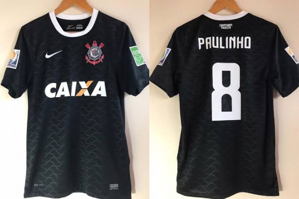 se o paulinho fosse contratado pelo Corinthians, voc compraria uma camisa com o nome dele?