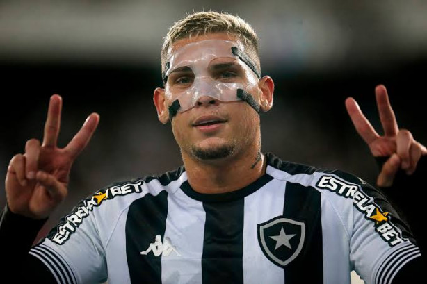 Unico centroavante bom e barato seria o Rafael Navarro do Botafogo.