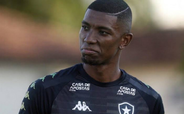 Corinthians tem interesse no kanu zagueiro do Botafogo