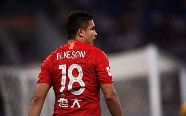 Elkeson livre no mercado