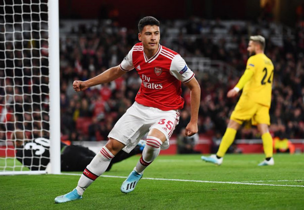 Gabriel Martinelli, n�o custa tentar.