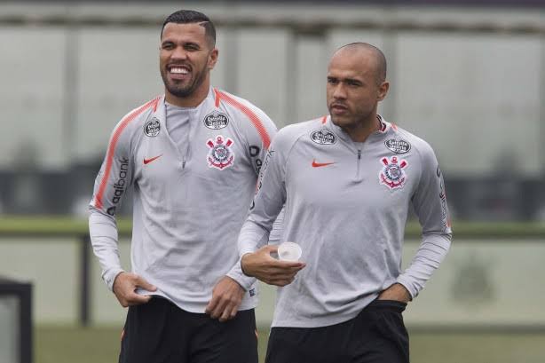Pra quem cr�tica Cavani ou Su�res