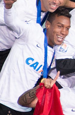 Edenilson por Bruno Mendez?