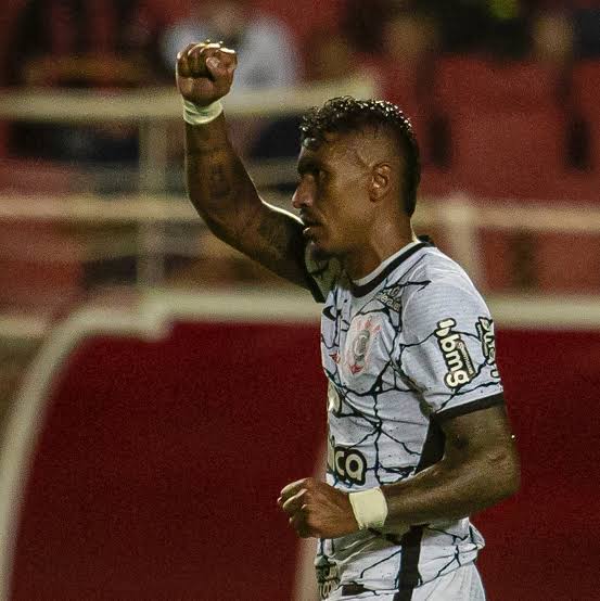 Paulinho tem que ir para a reserva