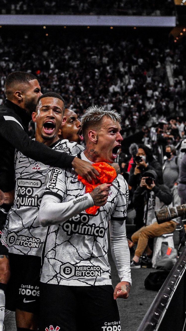 quem entra no meio campo do Corinthians conta o boca?!