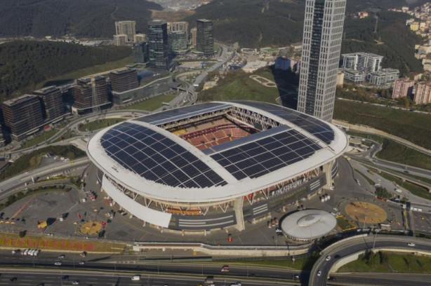 Cobertura da Arena - Pain�is solares.