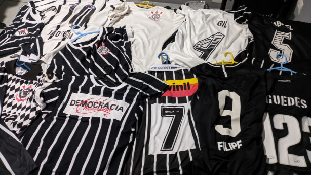 algu�m aqui faz cole��o de camisa?