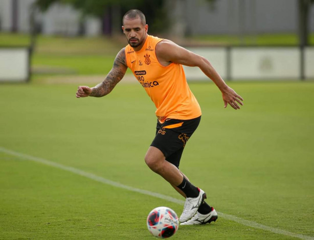 Renato Augusto gordo e careca?