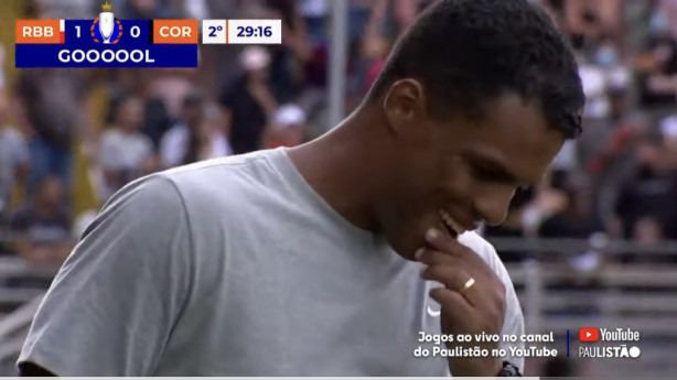 Rea��o do L�zaro no gol do bragantino