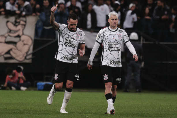 Se o Corinthians t em campo a oposio se treme, vamo v se existe time pra poder bater de frente...