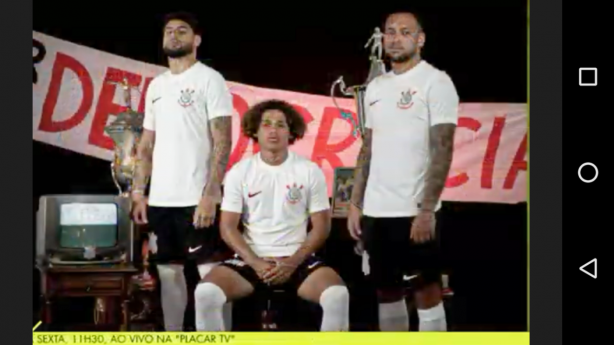 Veja como o uniforme sem patroc�nios fica bonito.