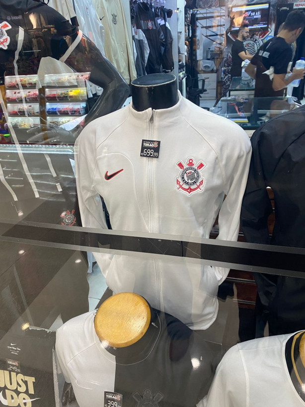 Absurdo olha o valor da blusa do Corinthians