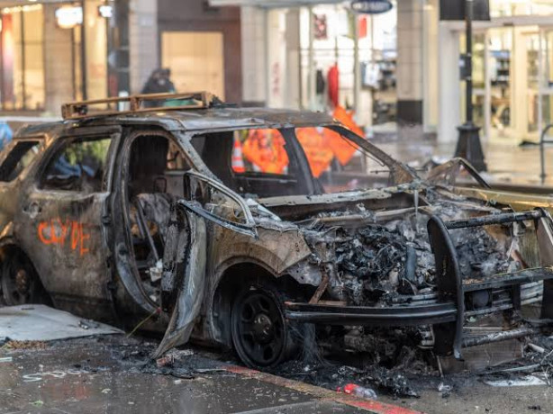 Carros queimados