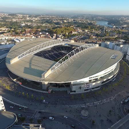 50 mil lugares cobertos. �...parece sim.