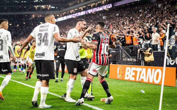 Renato Augusto deu a letra