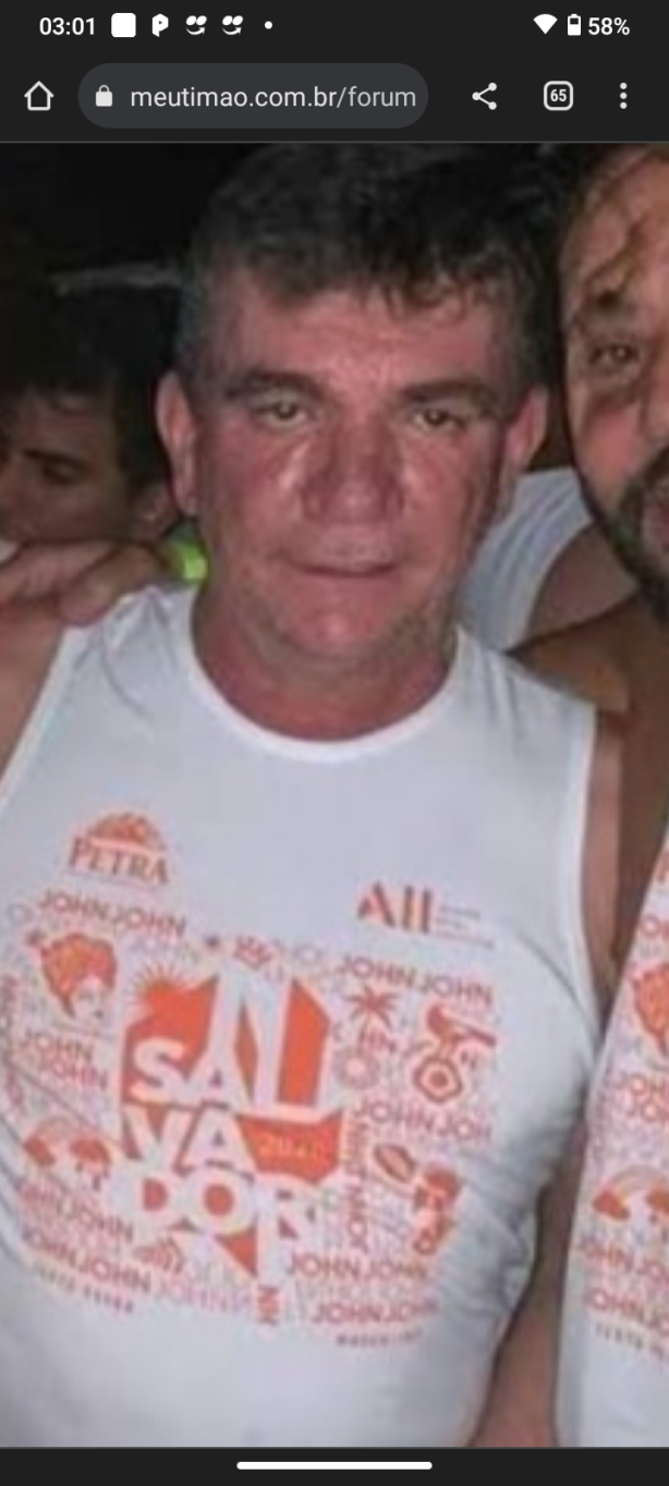 Andr�s depois do churrasco com a gavi�es
