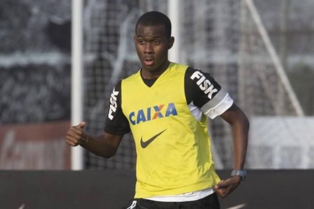 Falando em lateral esquerdo da base. Lembro l� por volta