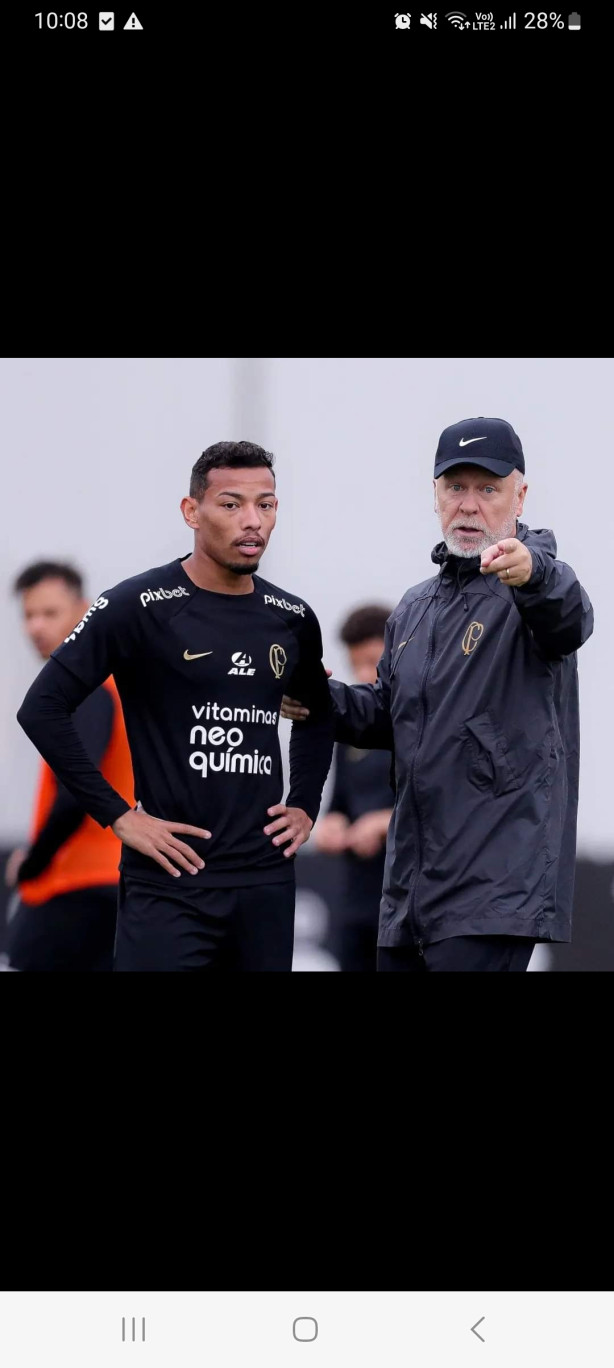 Em seu primeiro Treino Mano Menezes.