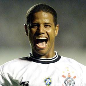Em que lugar est Marcelinho Carioca na histria do Corinthians?