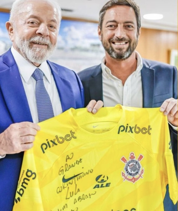lula mais uma vez ajudando o Corinthians