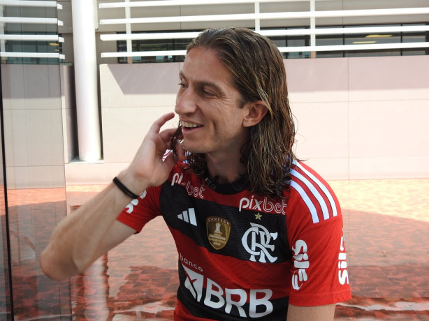 Filipe Lu�s mandou a real. Algo que a fiel gratid�o e setoristas n�o acreditam