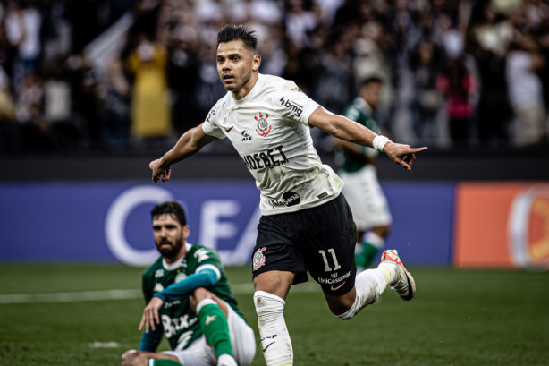 Renato Augusto, Giuliano e Matheus Ara�jo = Guilherme Marques