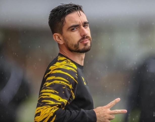 NO TIMÃO? Jornalista informa situação de Coronado com o clube