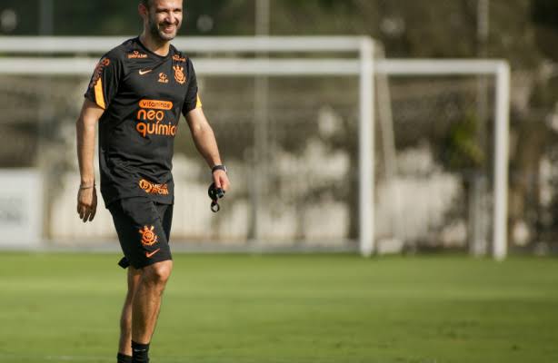O Corinthians devia fazer uma proposta para o Filipe Almeida ser da comisso tcnica!