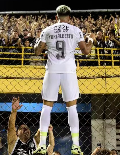Vai de bet subiu o sarrafo de valores de patrocnio na camisa do Corinthians!