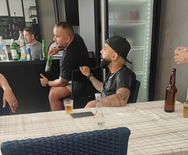 Olha o jogador que foi visto tomando cerveja�