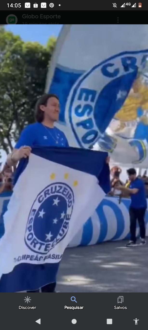 O dolo da idiotice, junto a torcida mineira, Cssio j faz juras de amor ao Cruzeiro!