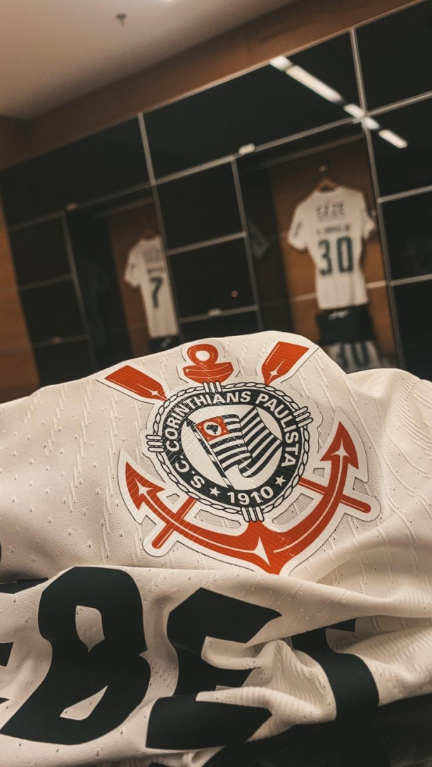 ser� que vai entrar em campo hoje com a antiga patrocinadora?