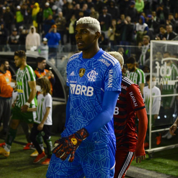 Corinthians est perto de fechar com o goleiro Hugo Souza, e o que voc acham?