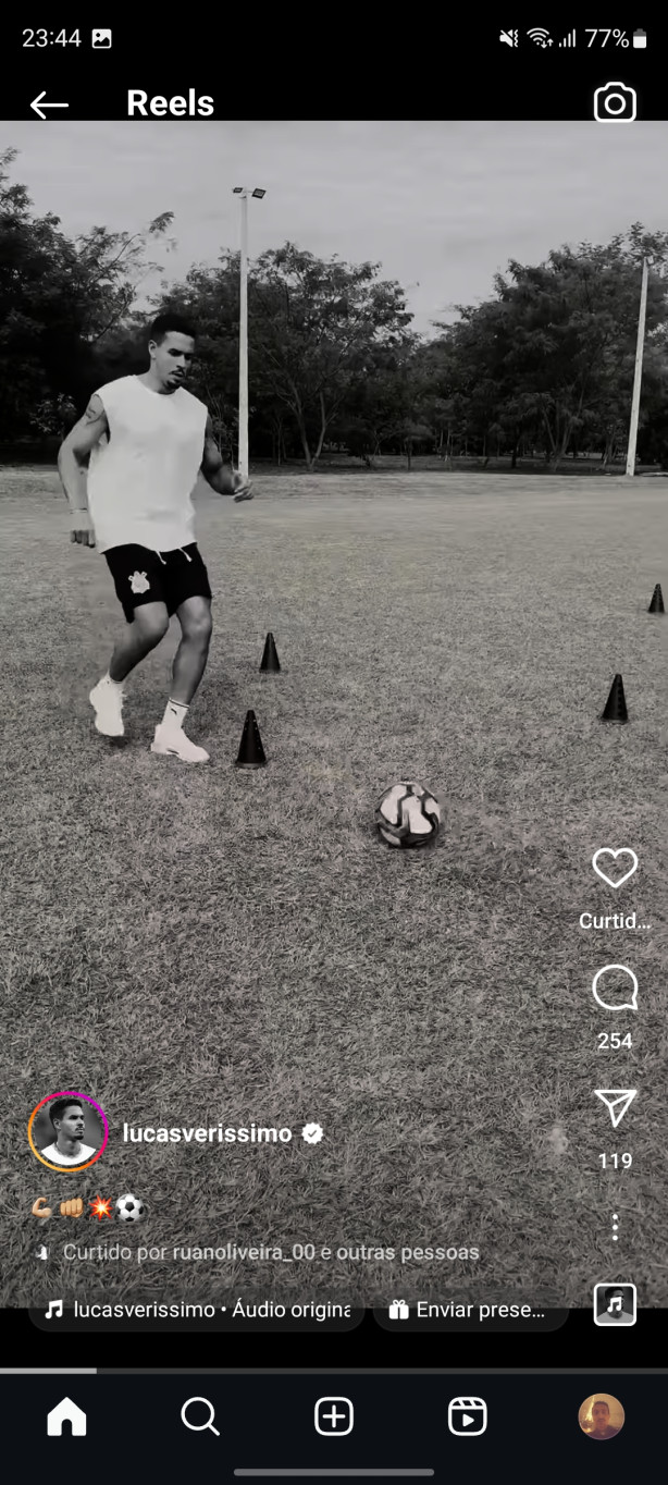 Lucas verssimo treinando com o shorts do Corinthians!