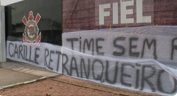 fora Carille retranquinha (de novo)