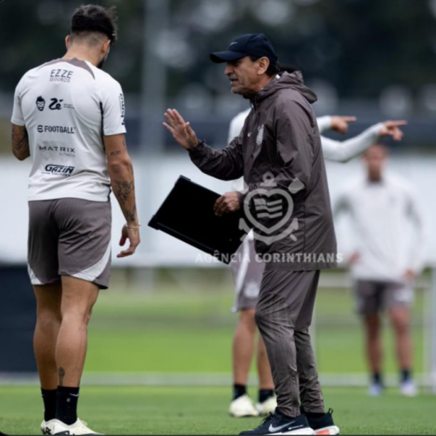 O que Ram�n Diaz falou para o Yuri nessa foto?