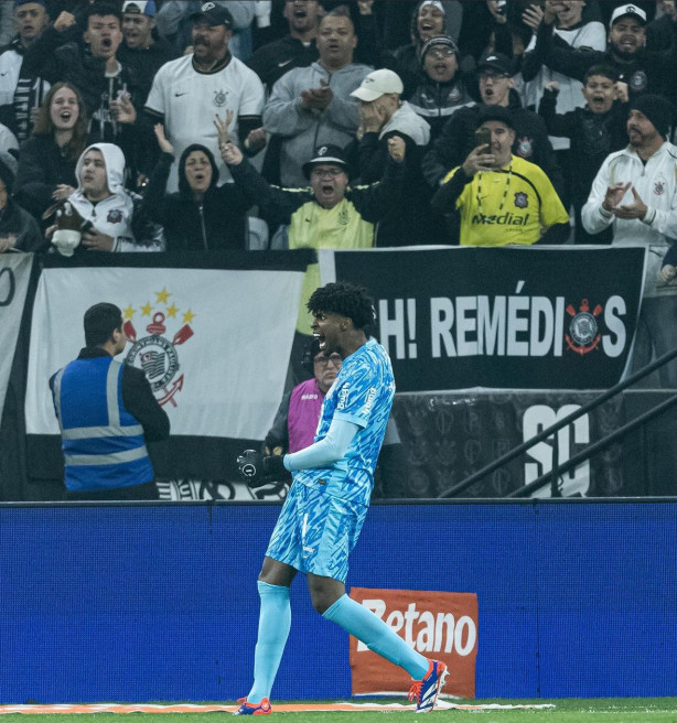 Hugo Souza n�o � um goleiro