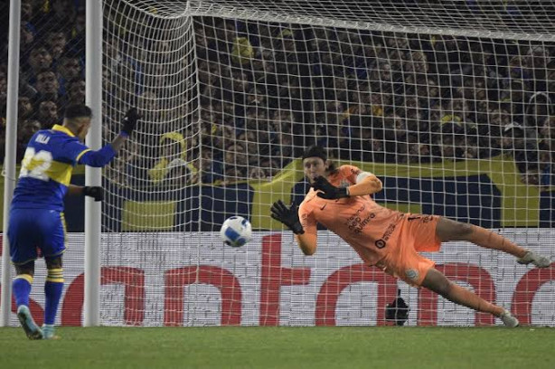 Torcida do Boca Juniors se desespera ao se lembrar que o goleiro do Cruzeiro � C�ssio