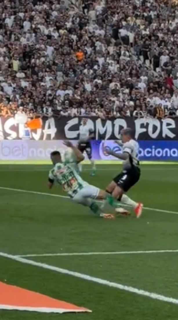 Bola Batel na m�o do Ruschel