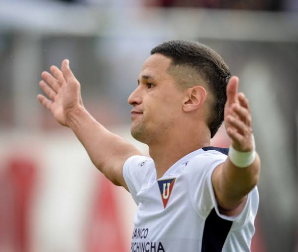 BALANÇOU! Técnico da LDU afirma que proposta do Timão mexeu com o atacante Alex Arce