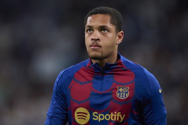 Barcelona decide Negociar Vitor Roque